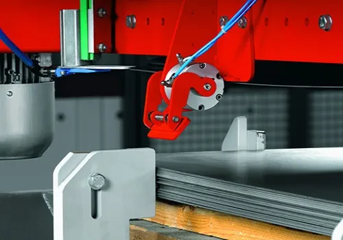 “叻哥”走进广东日芝电梯，探索智能电梯的无限可能