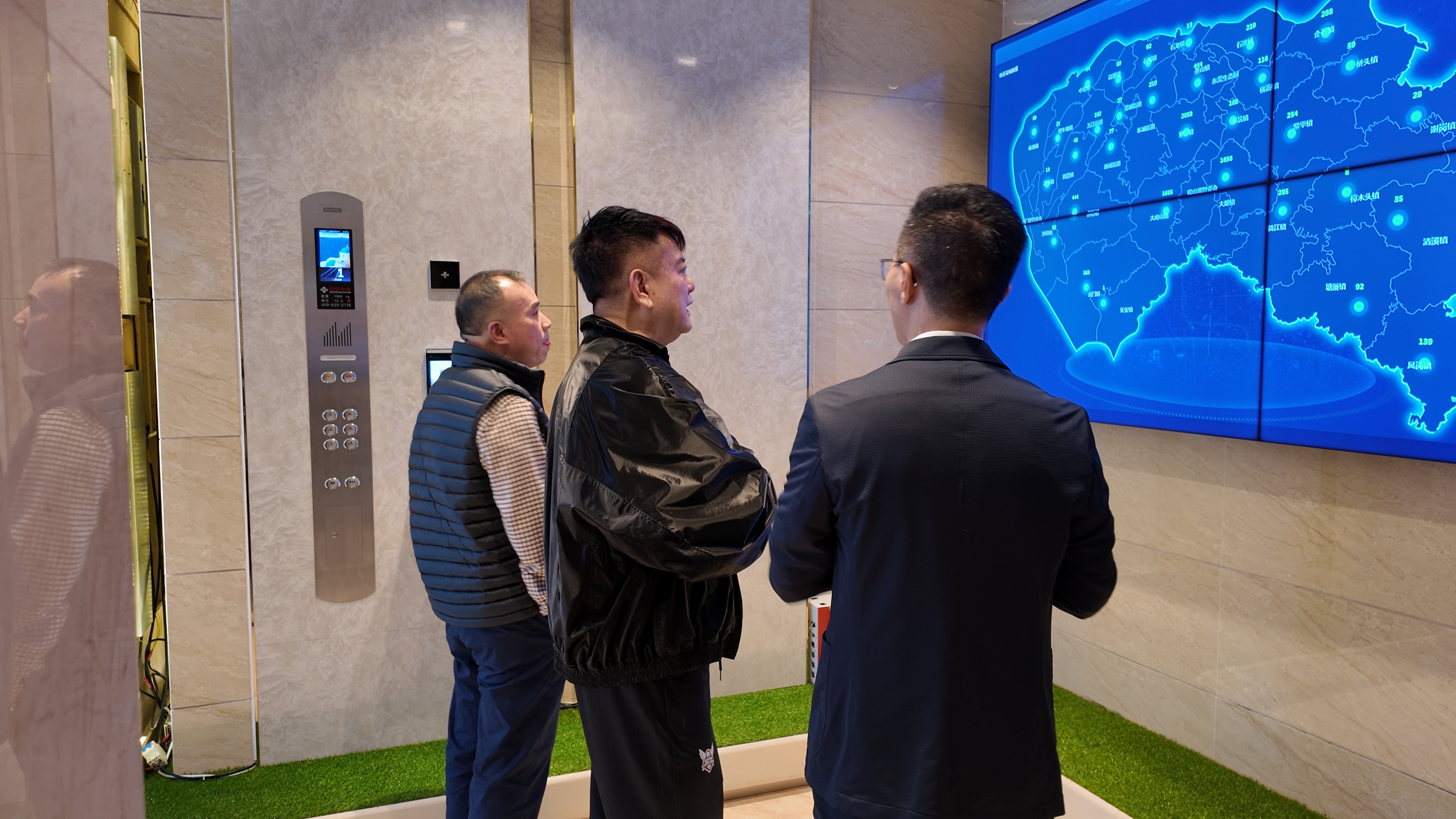 “叻哥”走进广东日芝电梯，探索智能电梯的无限可能