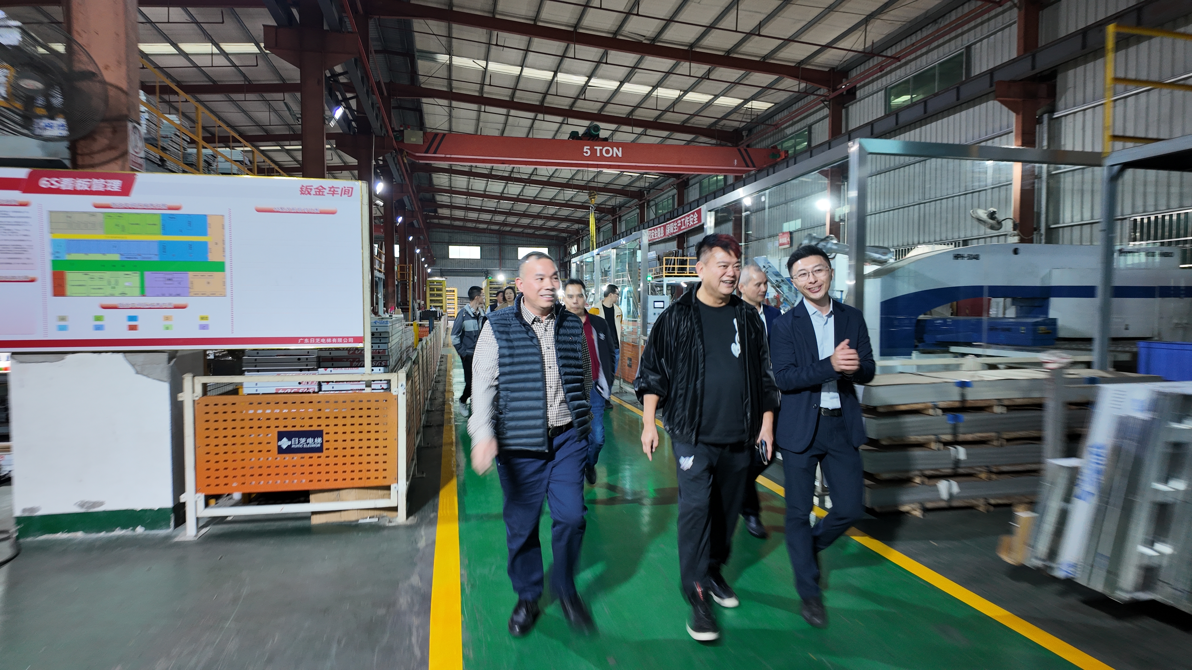 “叻哥”走进广东日芝电梯，探索智能电梯的无限可能